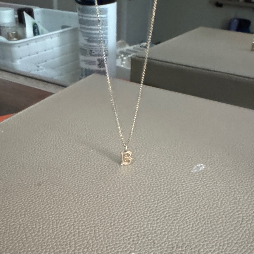 14k gold “B” pendant necklace